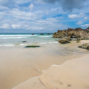Tidal waves approaching the beach in St Ives